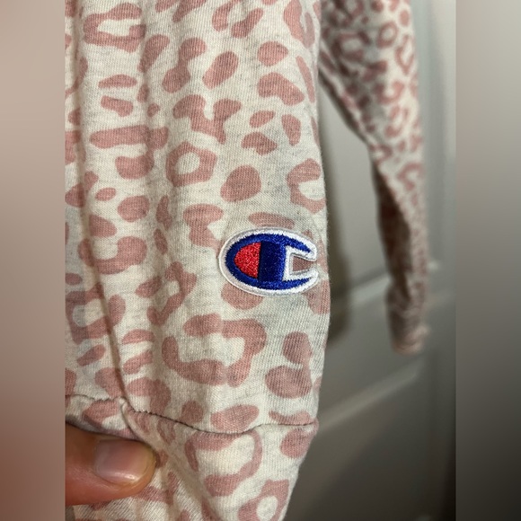 Champion Brand Women’s Long Sleeve Cheetah Print Tshirt Size Medium - Picture 10 of 11